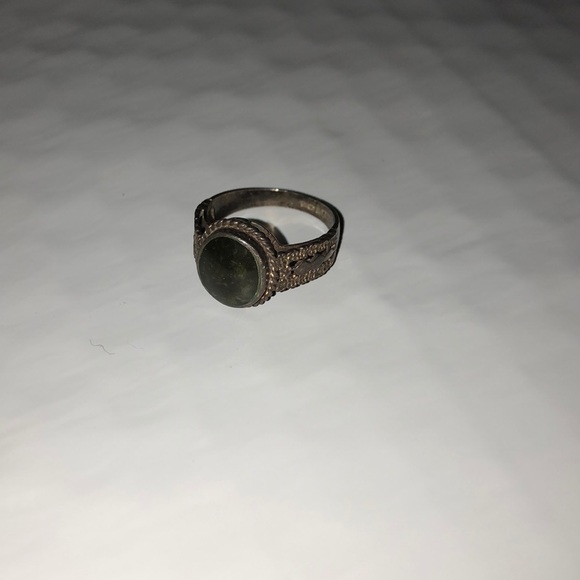 Jewelry - Beautiful antique looking ring!